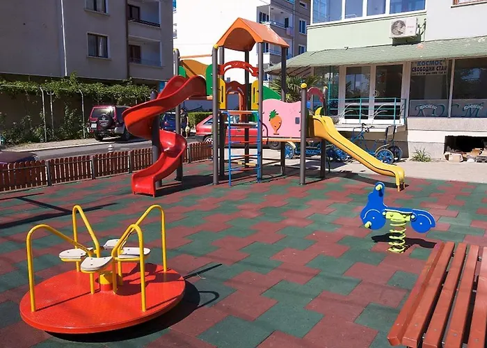 Отель Elvira Равда