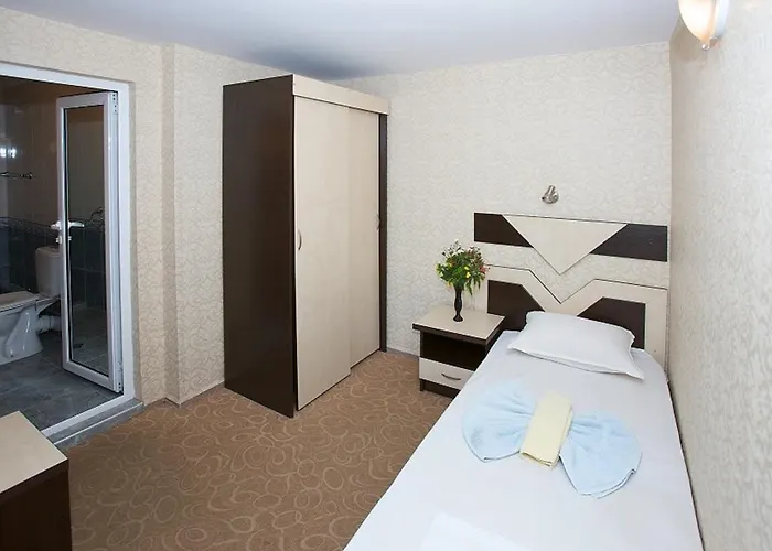 Отель Elvira 2*