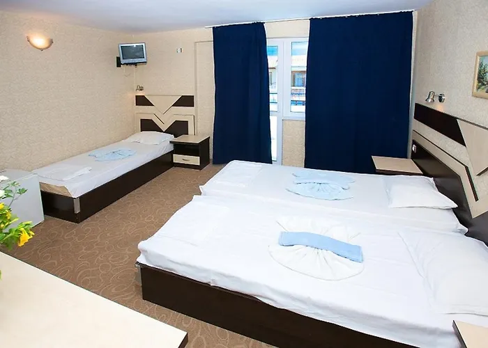 Отель Elvira Равда